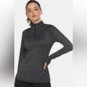 Elesol lightweight women’s long sleeve pullover.
